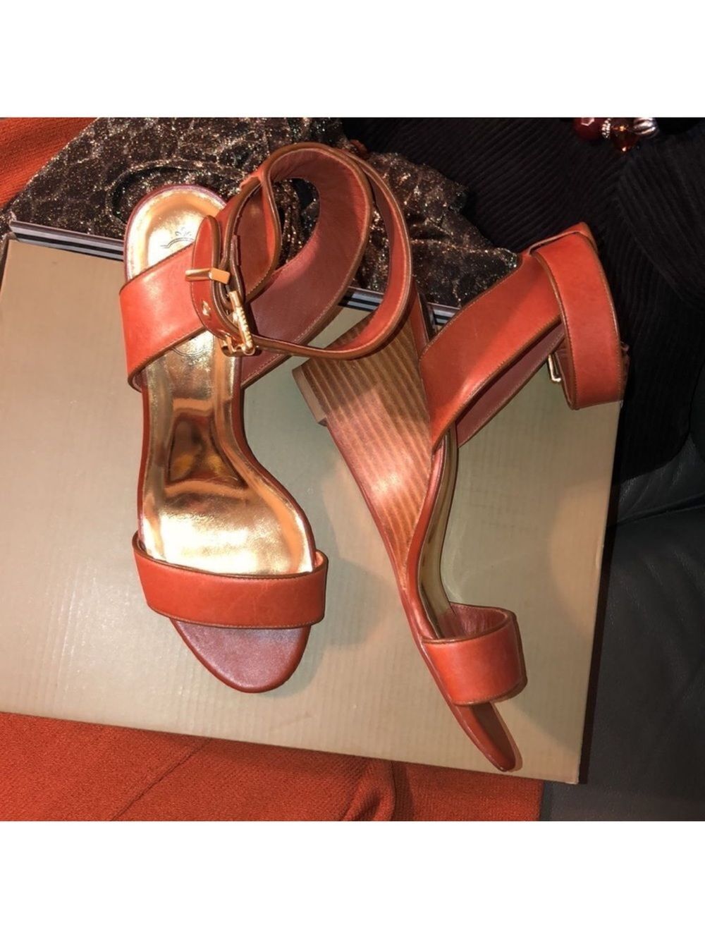 Ted Baker 39 Lernox Camel Brown Trim Stacked Wedge Sandals Gold Tone Hardware - Picture 2 of 16